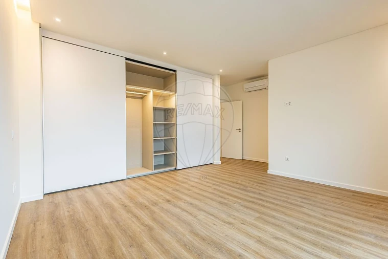 Moradia T4 para Venda em Aveiras de Cima Foto 22