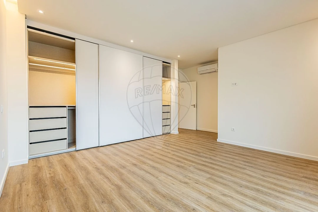 Moradia T4 para Venda em Aveiras de Cima Foto 18