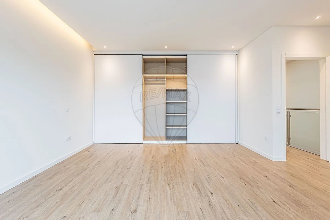 Moradia T4 para Venda em Aveiras de Cima Foto 28