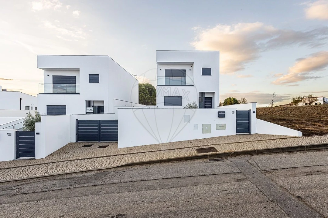 Moradia T4 para Venda em Aveiras de Cima Foto 43