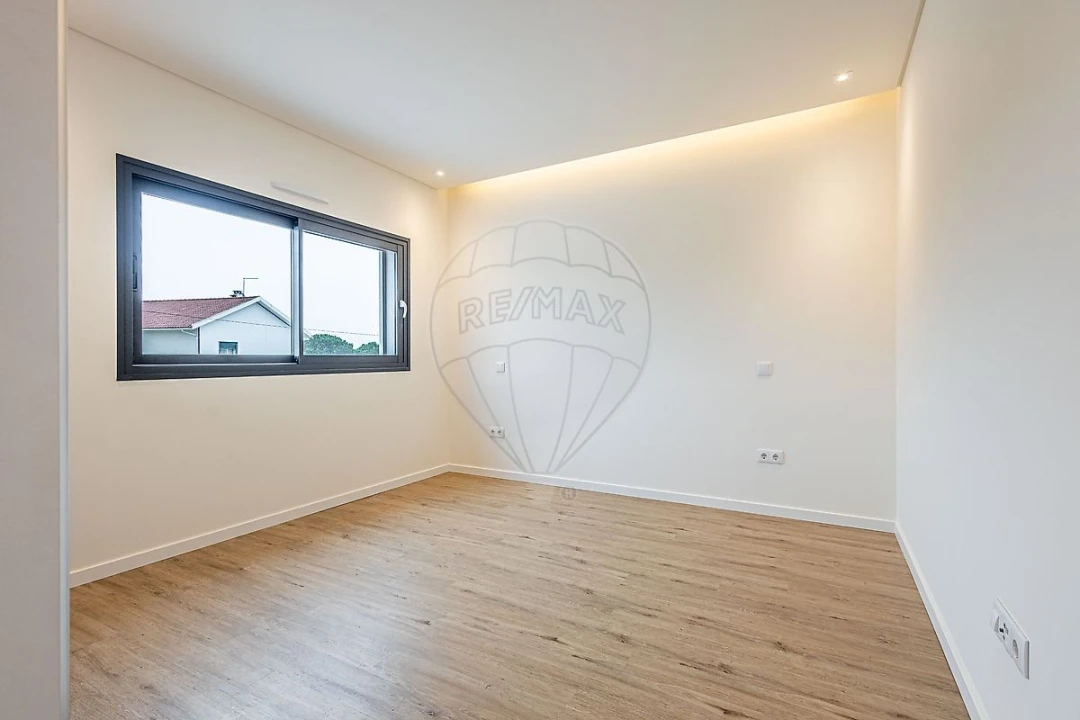 Moradia T4 para Venda em Aveiras de Cima Foto 37