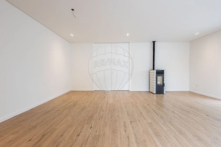 Moradia T4 para Venda em Aveiras de Cima Foto 6