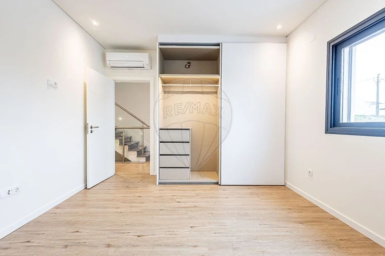 Moradia T4 para Venda em Aveiras de Cima Foto 18