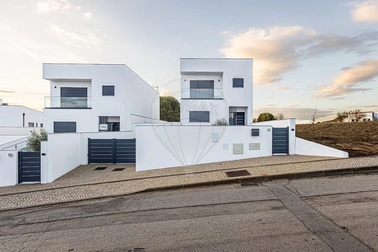 Moradia T4 para Venda em Aveiras de Cima Foto 43