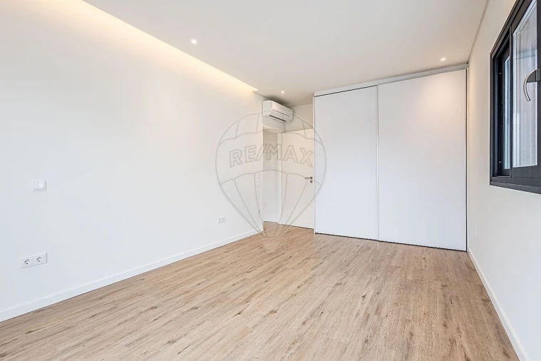 Moradia T4 para Venda em Aveiras de Cima Foto 21