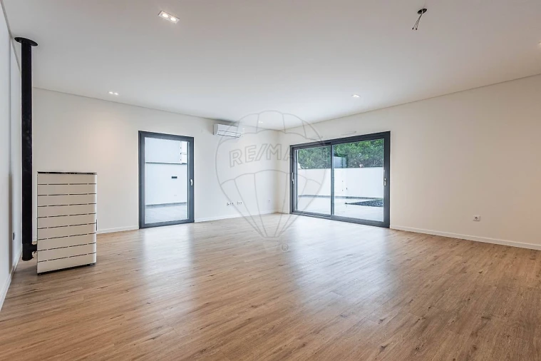 Moradia T4 para Venda em Aveiras de Cima Foto 7