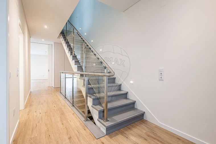 Moradia T4 para Venda em Aveiras de Cima Foto 5