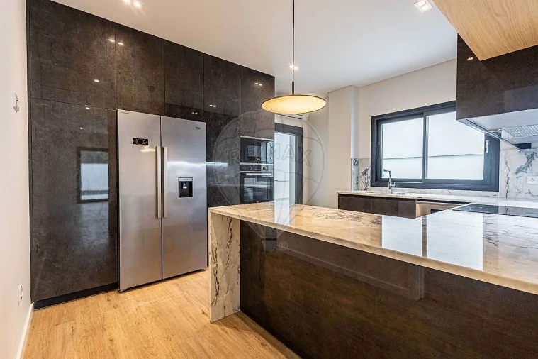 Moradia T4 para Venda em Aveiras de Cima Foto 9