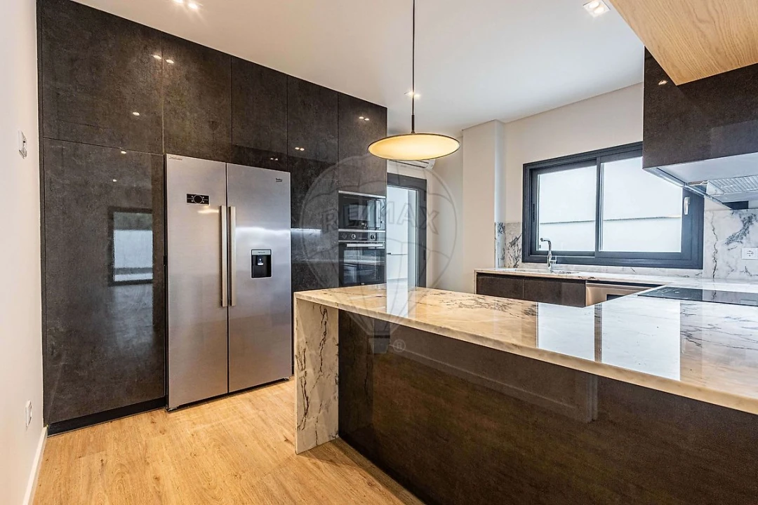 Moradia T4 para Venda em Aveiras de Cima Foto 9