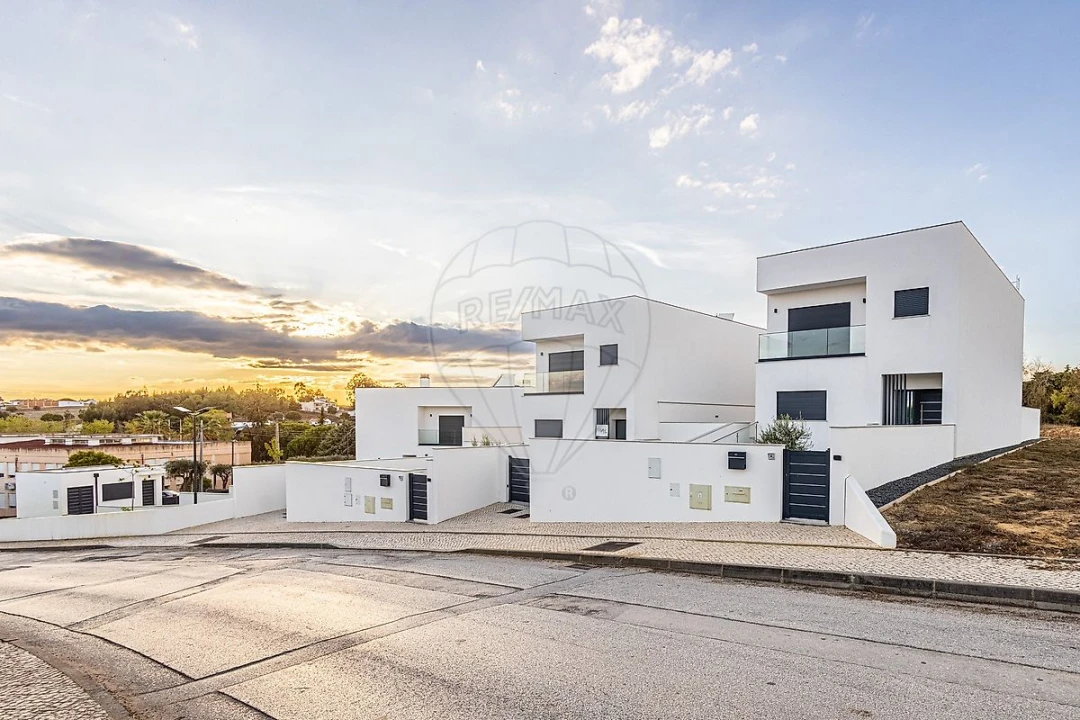 Moradia T4 para Venda em Aveiras de Cima Foto 1