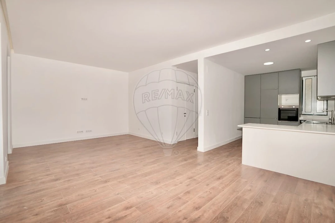 Apartamento T3 para Venda em Santo António Foto 1