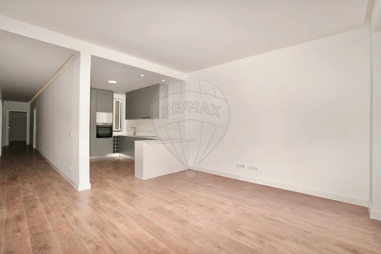 Apartamento T3 para Venda em Santo António Foto 11