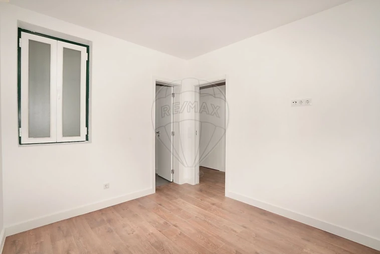 Apartamento T3 para Venda em Santo António Foto 28