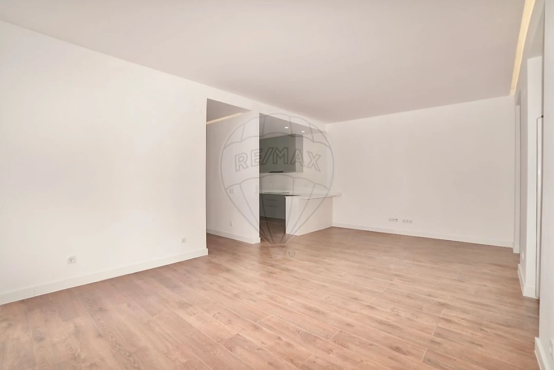 Apartamento T3 para Venda em Santo António Foto 6