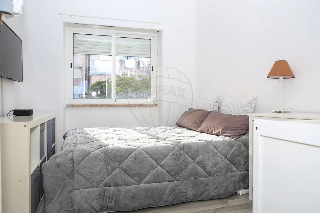 Apartamento T2 para Venda em Queluz e Belas Foto 14