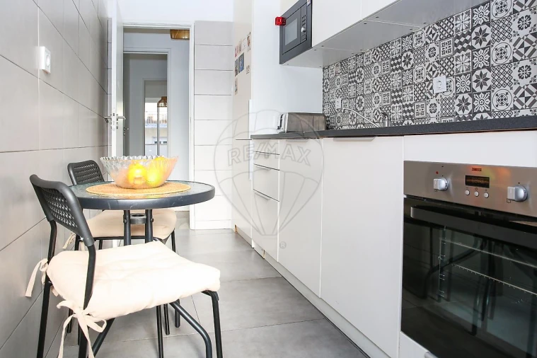 Apartamento T2 para Venda em Queluz e Belas Foto 2