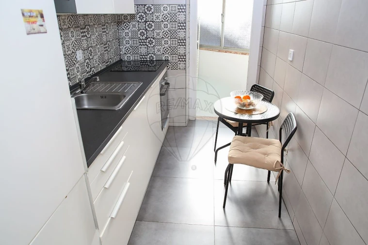 Apartamento T2 para Venda em Queluz e Belas Foto 3