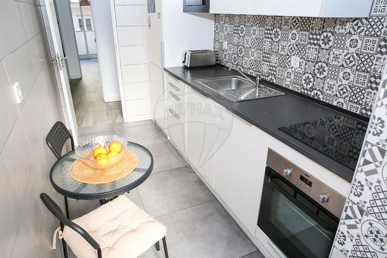 Apartamento T2 para Venda em Queluz e Belas Foto 1