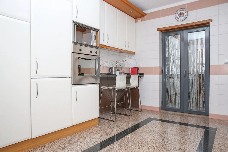 Apartamento T2 para Venda em Carregado e Cadafais Foto 8