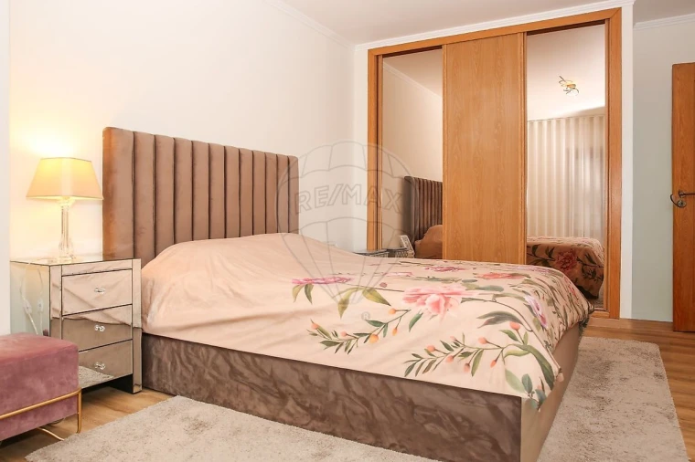 Apartamento T2 para Venda em Carregado e Cadafais Foto 16