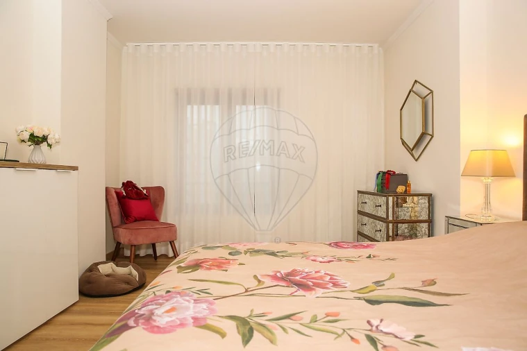 Apartamento T2 para Venda em Carregado e Cadafais Foto 11