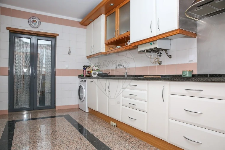 Apartamento T2 para Venda em Carregado e Cadafais Foto 6