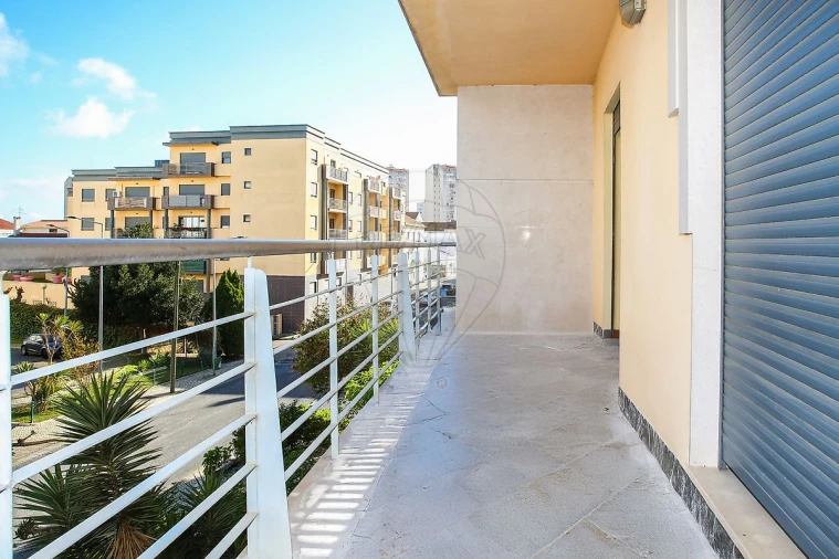 Apartamento T2 para Venda em Carregado e Cadafais Foto 12