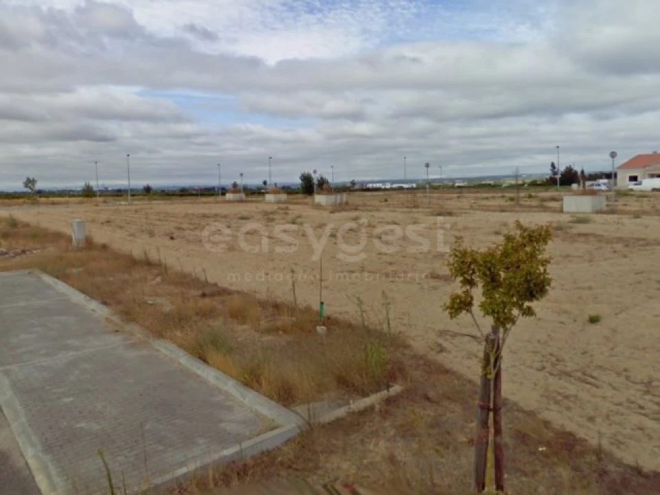 Terreno para Venda em Benfica do Ribatejo Foto 1