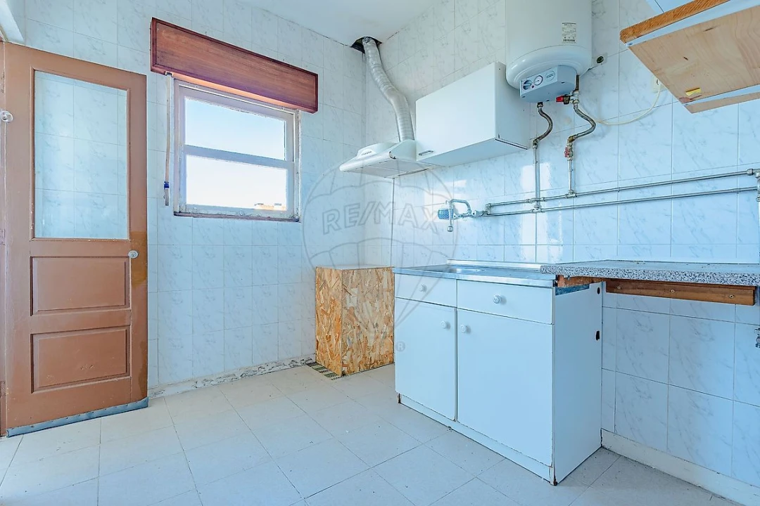 Prédio para Venda em Fânzeres e São Pedro da Cova Foto 8