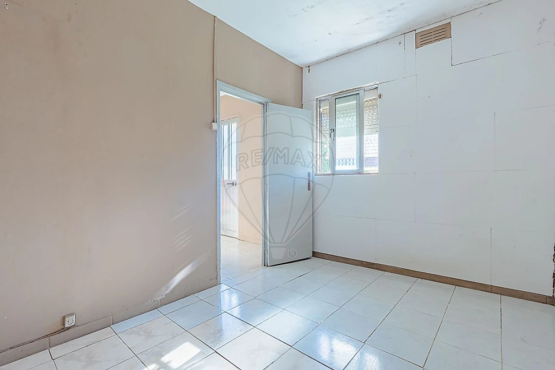 Prédio para Venda em Fânzeres e São Pedro da Cova Foto 11