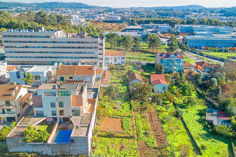 Prédio para Venda em Fânzeres e São Pedro da Cova Foto 3
