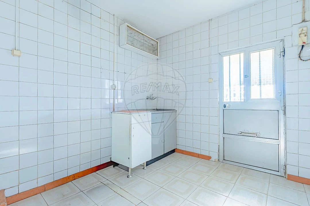 Prédio para Venda em Fânzeres e São Pedro da Cova Foto 13