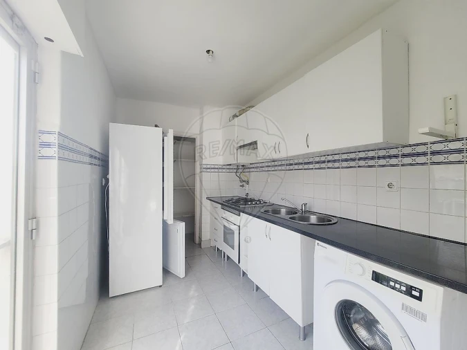 Apartamento T2 para Venda em Massamá e Monte Abraão Foto 2