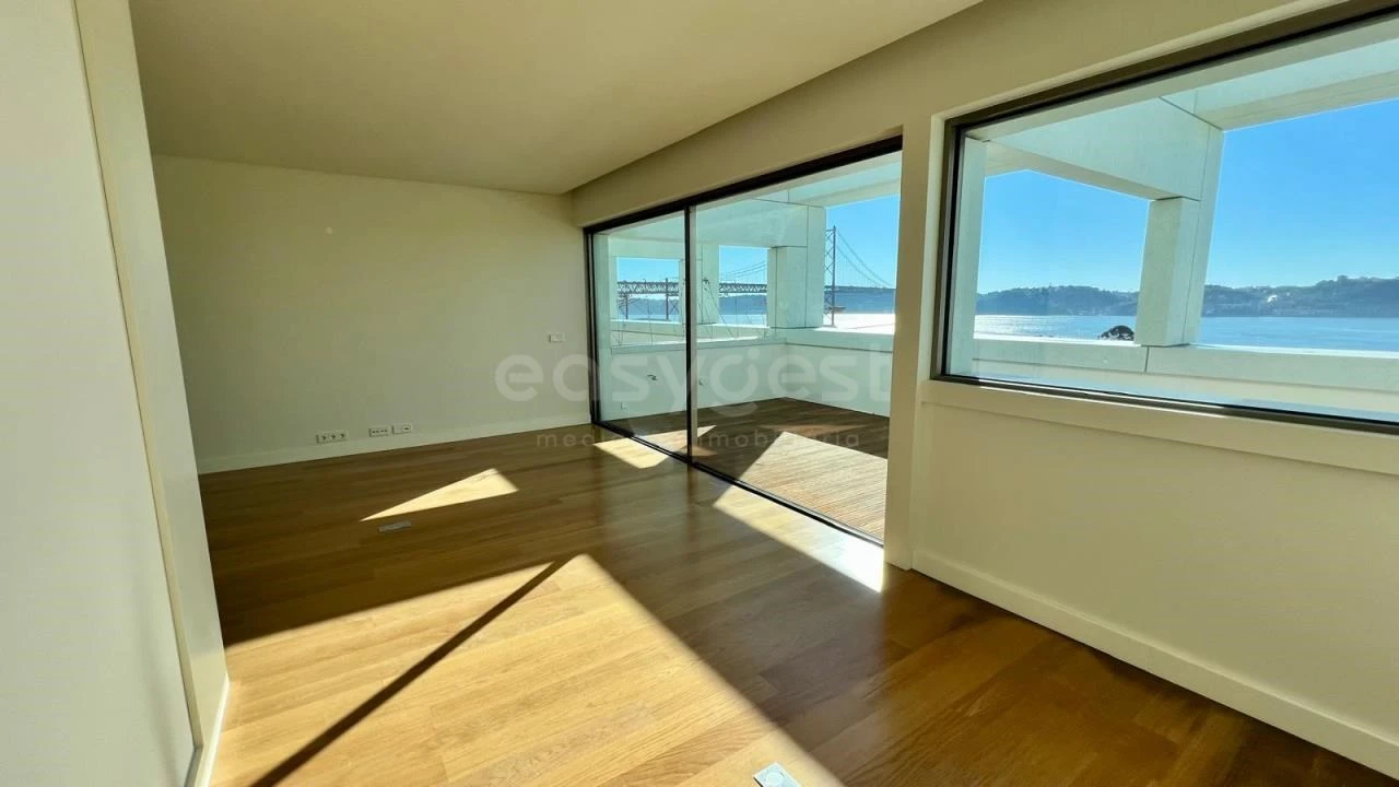 Moradia T4 para Venda em Alcantara Foto 8