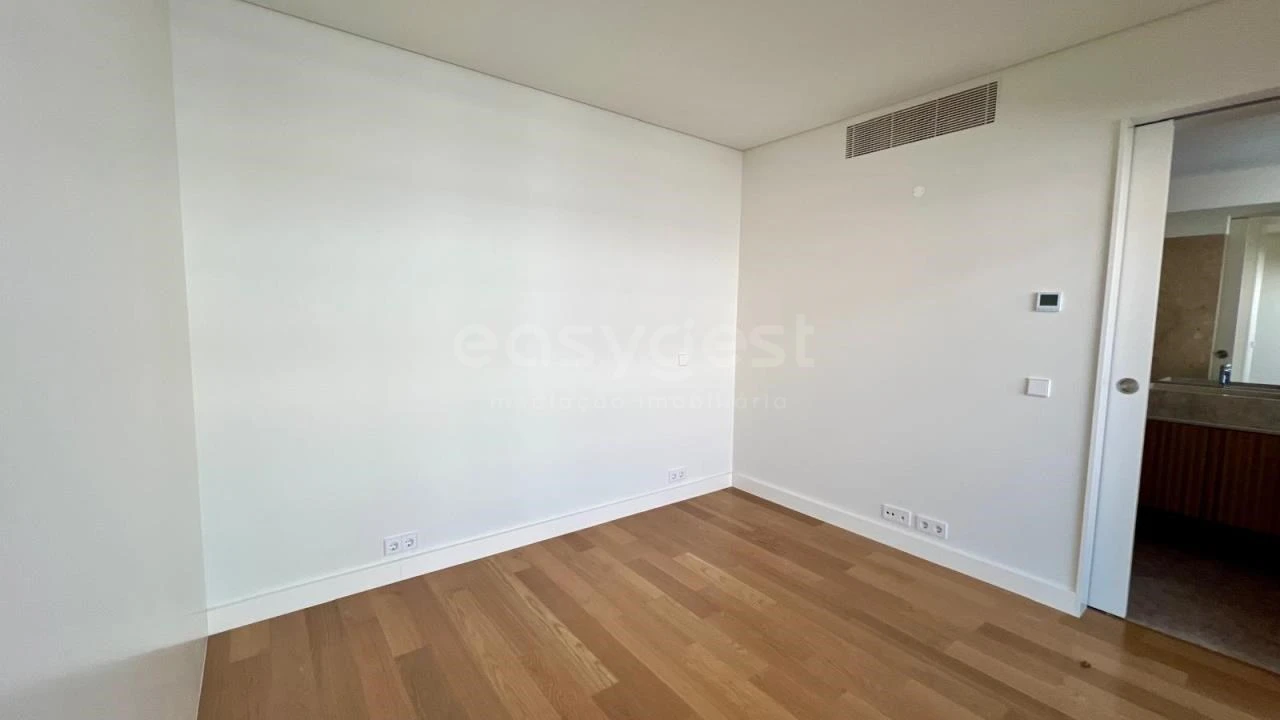 Moradia T4 para Venda em Alcantara Foto 16