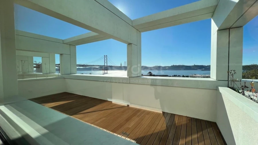 Moradia T4 para Venda em Alcantara Foto 4