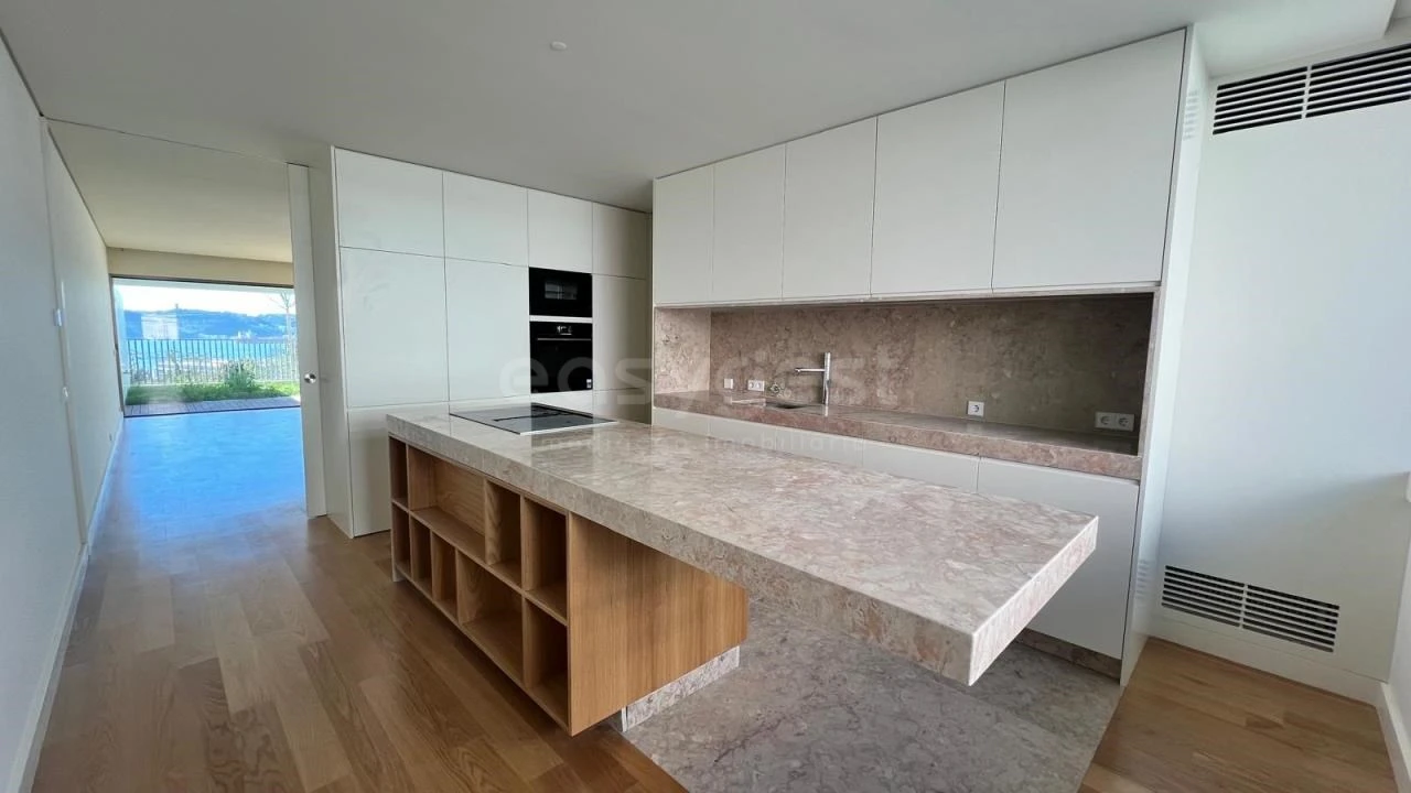 Moradia T4 para Venda em Alcantara Foto 6