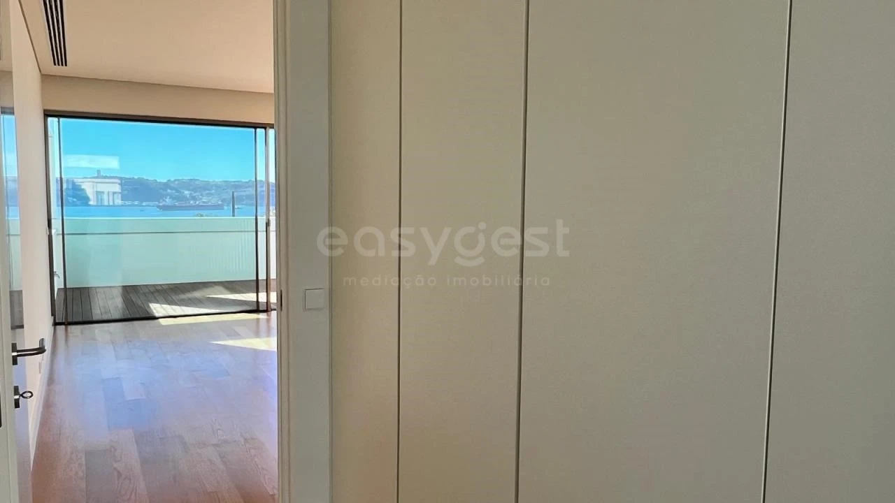 Moradia T4 para Venda em Alcantara Foto 10