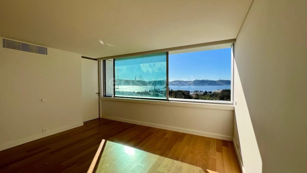 Moradia T4 para Venda em Alcantara Foto 14