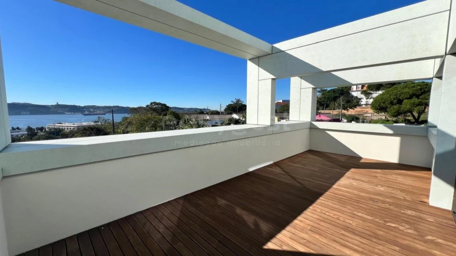 Moradia T4 para Venda em Alcantara Foto 3