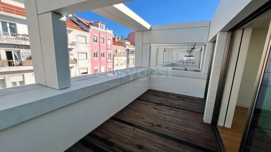 Moradia T4 para Venda em Alcantara Foto 8