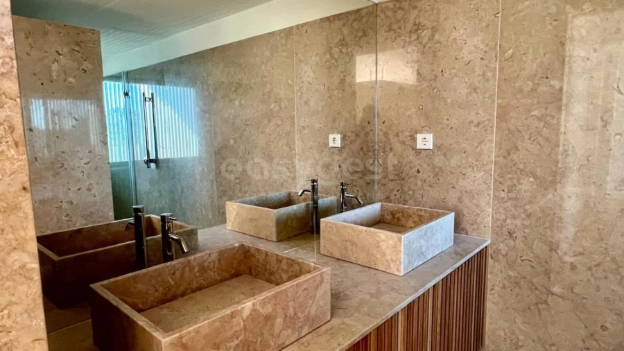 Moradia T4 para Venda em Alcantara Foto 27