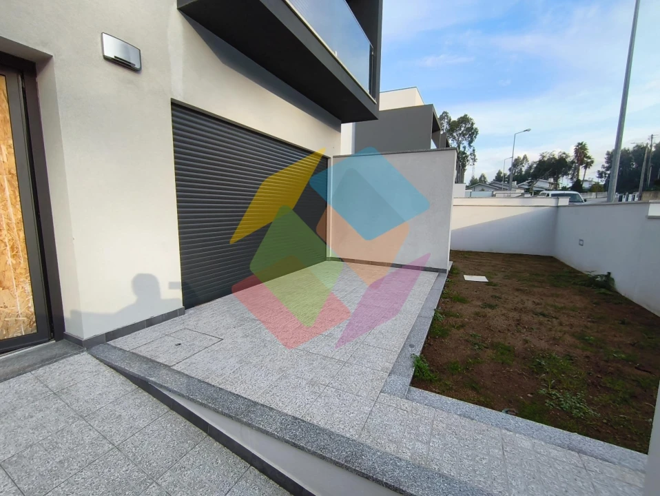 Moradia T4 para Venda em Santa Maria da Feira, Travanca, Sanfins e Espargo Foto 5