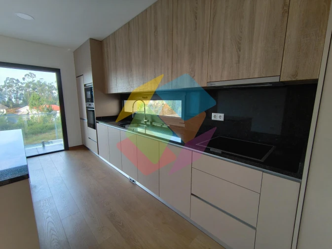 Moradia T4 para Venda em Santa Maria da Feira, Travanca, Sanfins e Espargo Foto 9