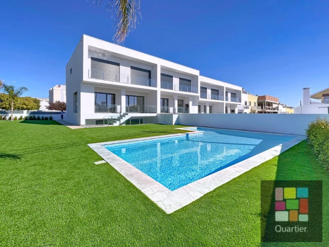 Moradia T4 para Venda em Charneca de Caparica e Sobreda Foto 1