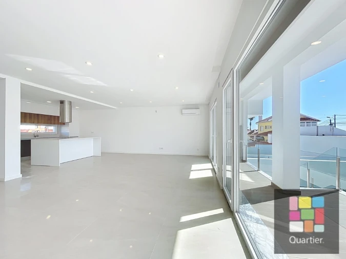 Moradia T4 para Venda em Charneca de Caparica e Sobreda Foto 9