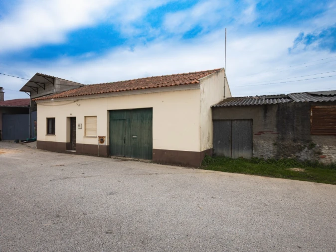 Moradia T2 para Venda em Alqueidão Foto 1