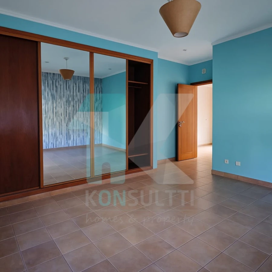 Moradia T5 para Venda em Luz Foto 18