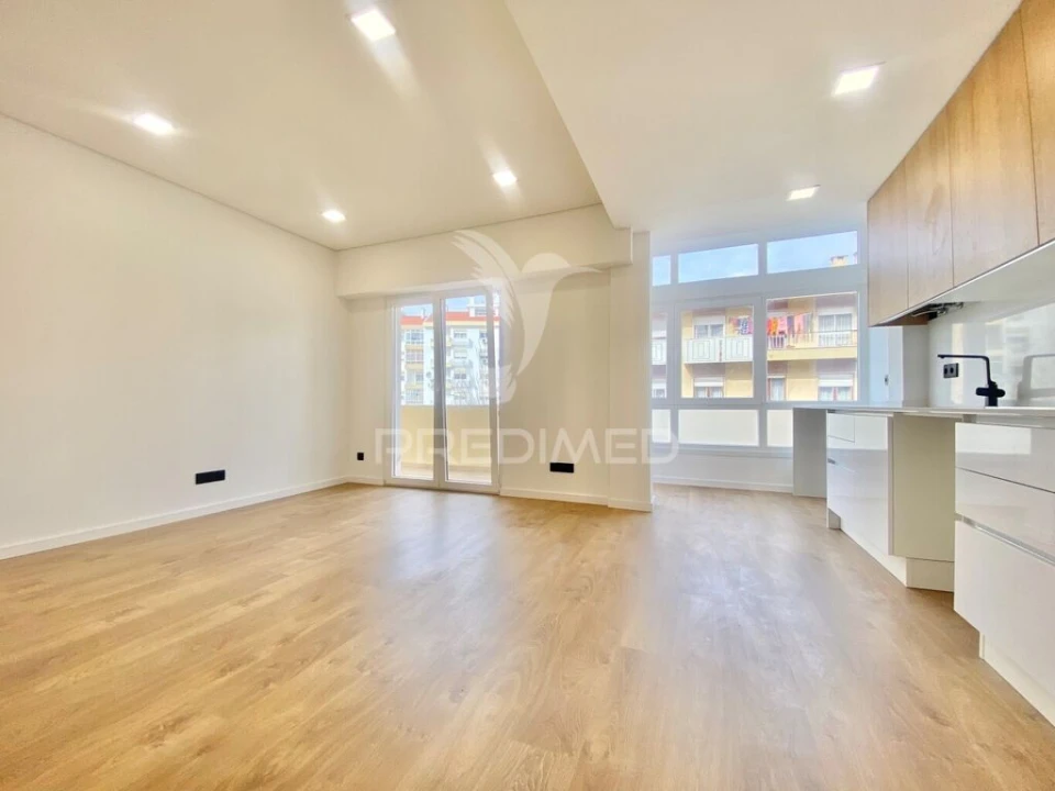 Apartamento T3 para Venda em Santa Iria de Azoia, São João da Talha e Bobadela Foto 2