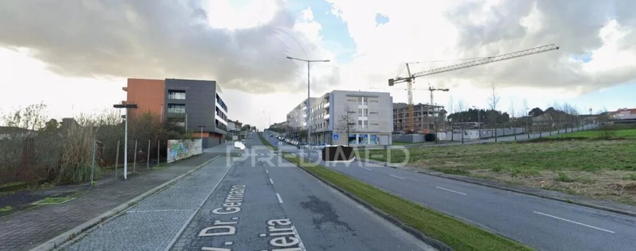 Terreno para Venda em Cidade da Maia Foto 3